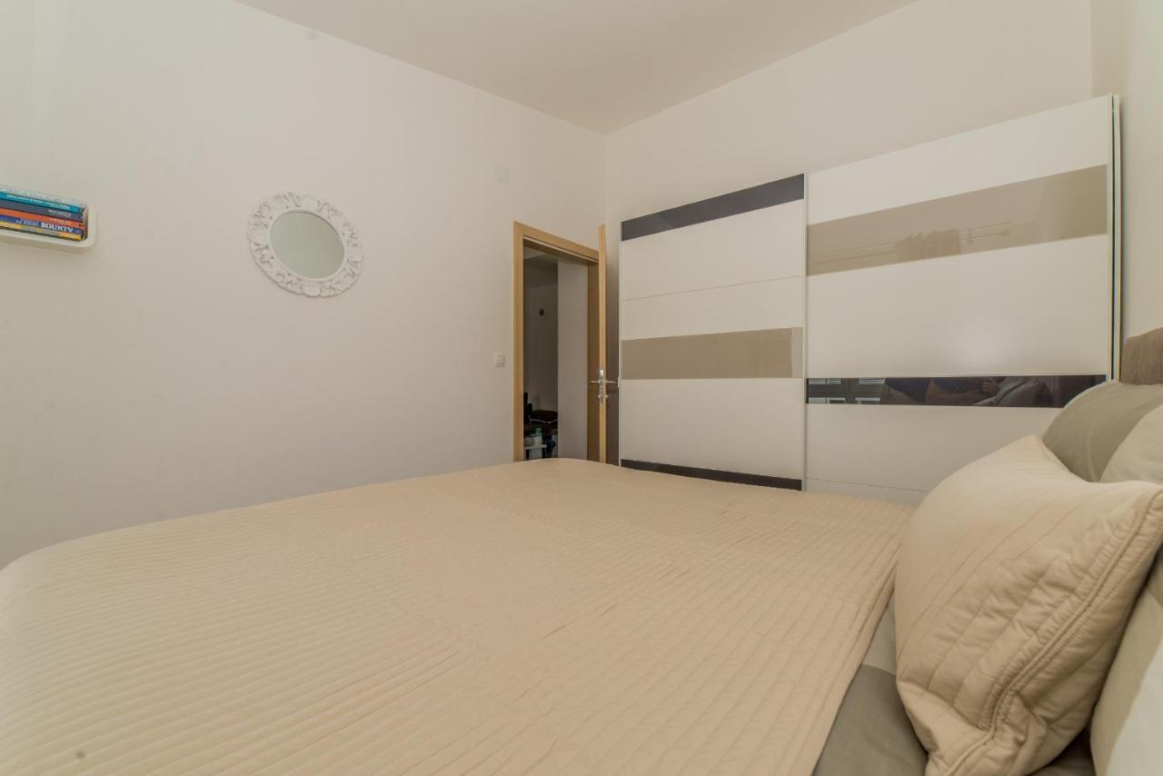 Apartments Djian Vir Luaran gambar