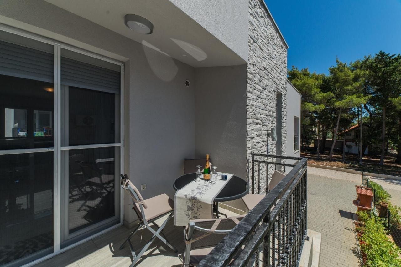 Apartments Djian Vir Luaran gambar