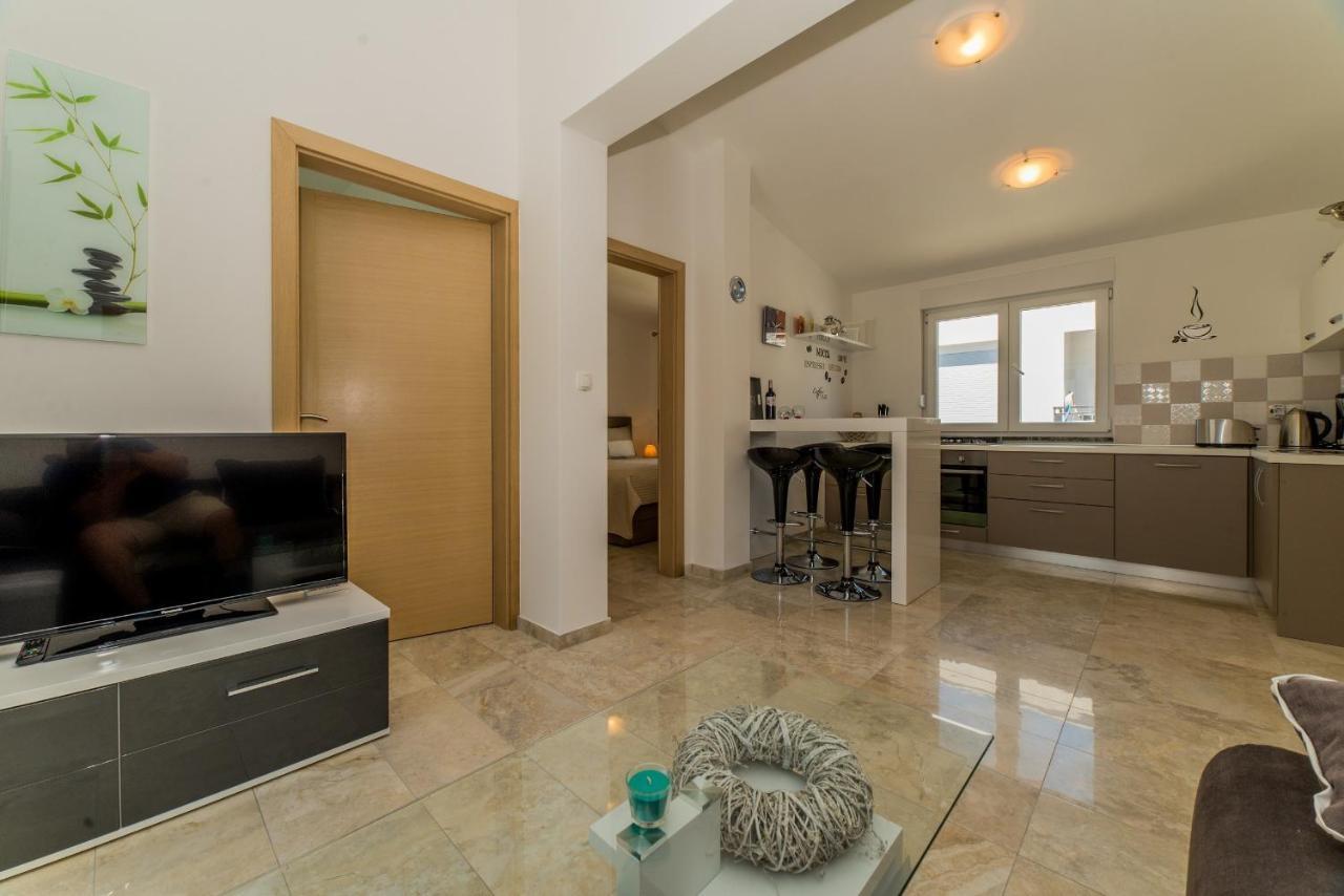 Apartments Djian Vir Luaran gambar