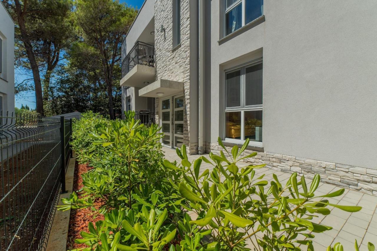 Apartments Djian Vir Luaran gambar