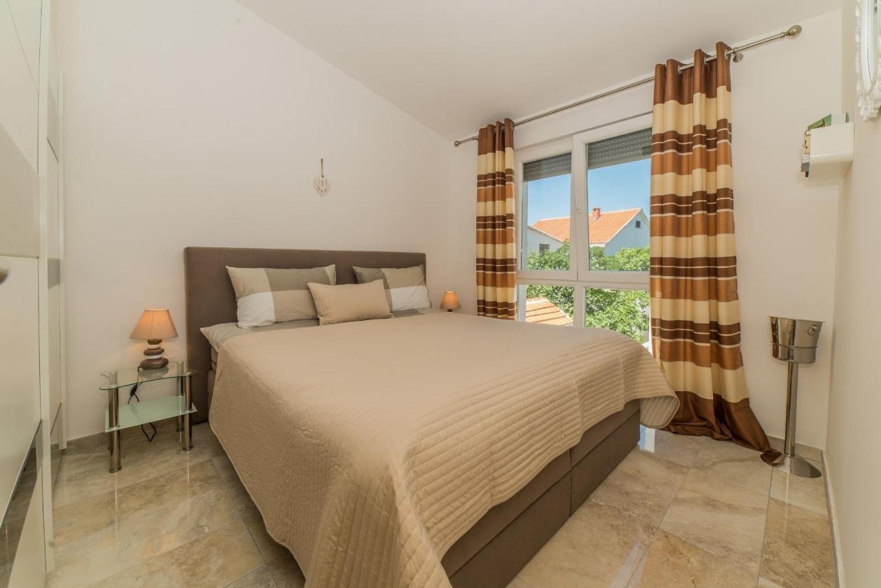 Apartments Djian Vir Luaran gambar