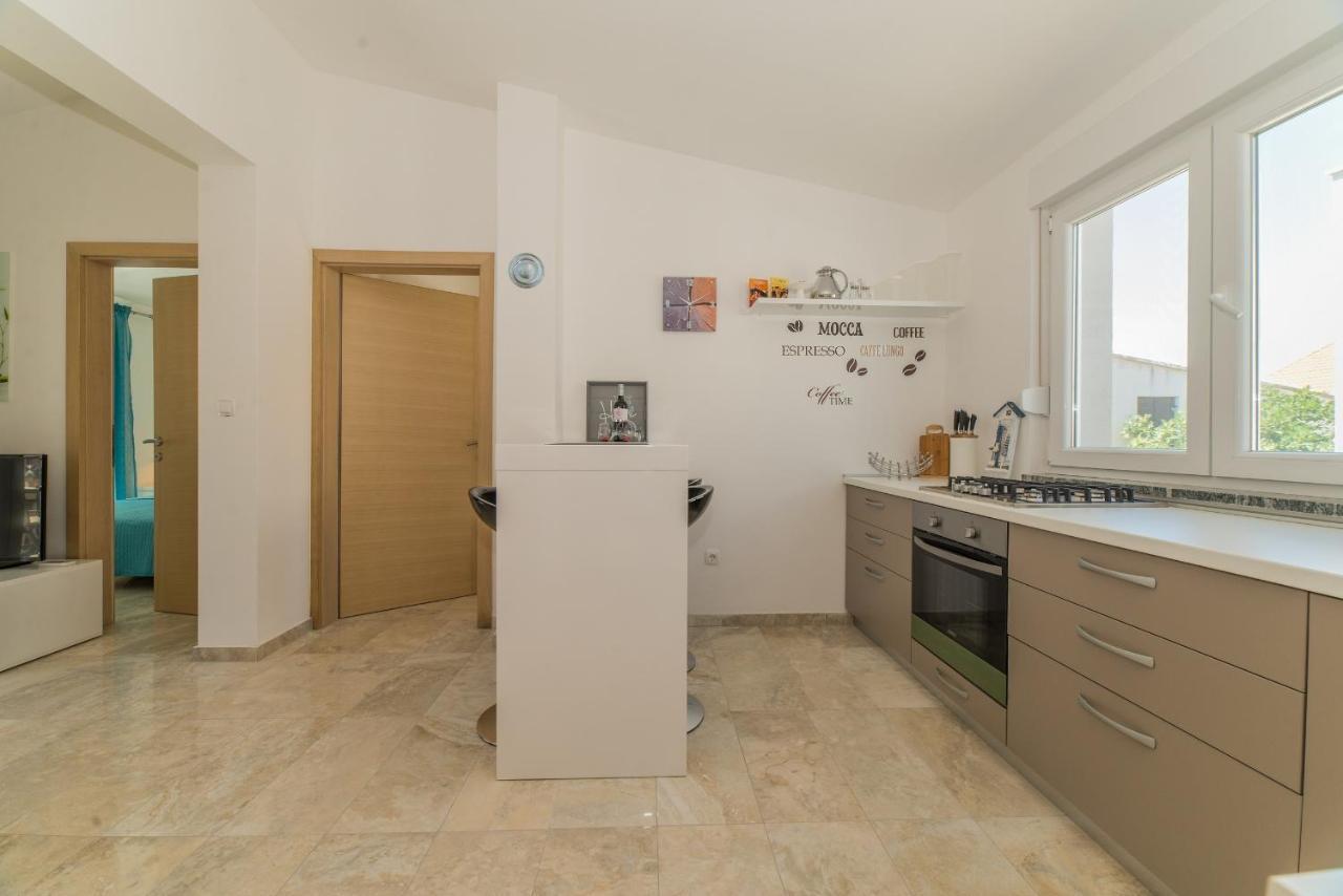 Apartments Djian Vir Luaran gambar