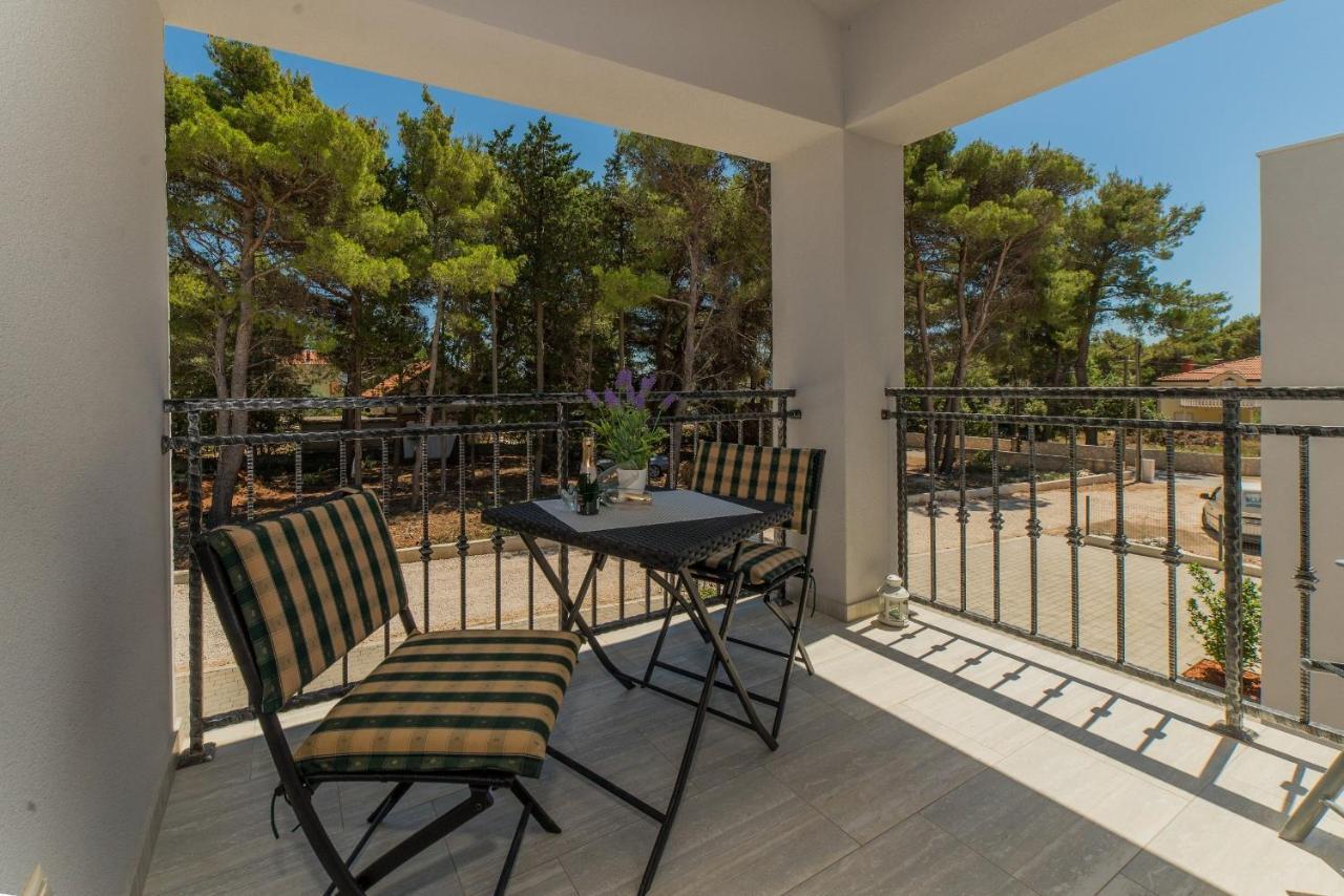 Apartments Djian Vir Luaran gambar