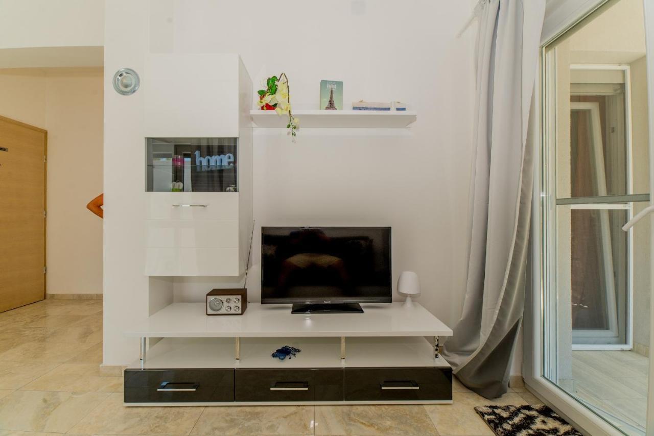 Apartments Djian Vir Luaran gambar